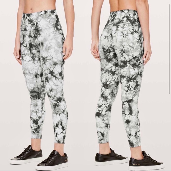 lululemon athletica Pants - Lululemon Wunder Under Tie Dye High Rise Legging Size 10 EUC